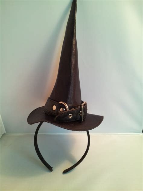 Witch hat bucklw